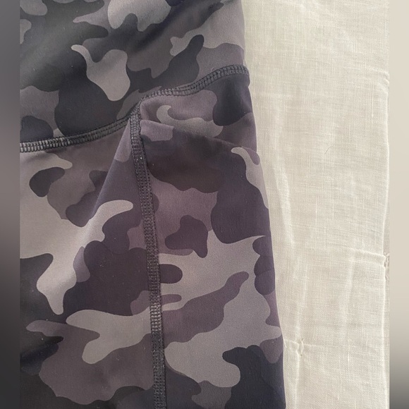 Women Camouflage Leggings - Picture 5 of 6